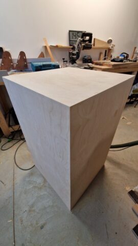 Box pour salle d'expo en contreplaqué