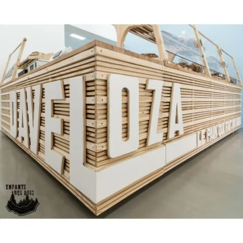 Borne d'accueil et présentoirs bois d'une boulangerie