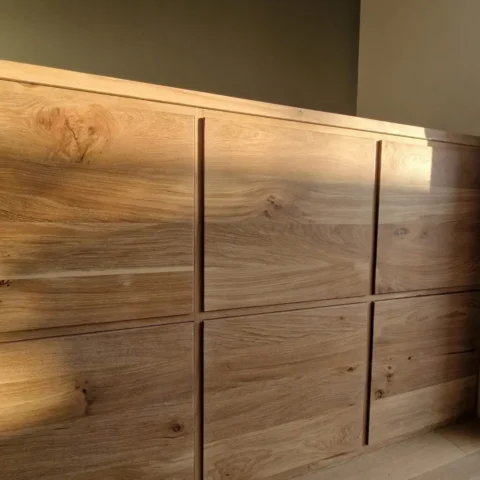 Buffet en chêne avec placard en chêne massif